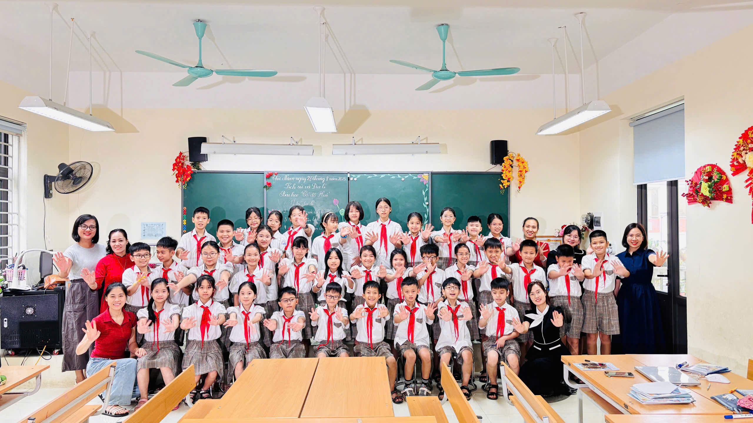 Khoa Lịch Sử, trường Đại học Sư phạm Hà Nội 2 với hoạt động xây dựng học liệu số nhằm phát triển năng lực số cho học sinh phổ thông và triển khai trên nền tảng “Bình dân học vụ số” quốc gia