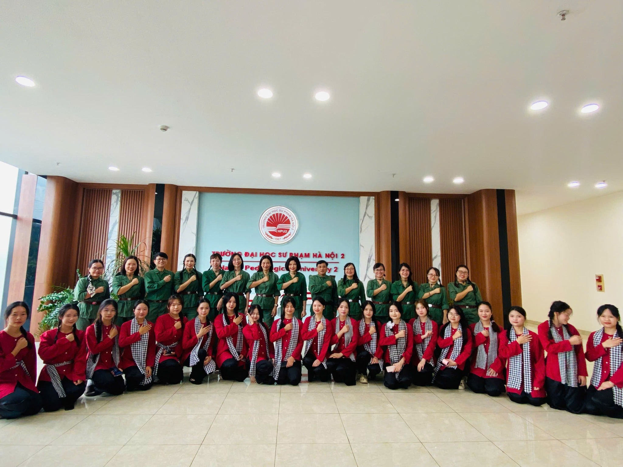 Tự hào khoa Lịch Sử – tỏa sáng sân khấu Hội thi Tiếng hát Karaoke Công đoàn năm 2025