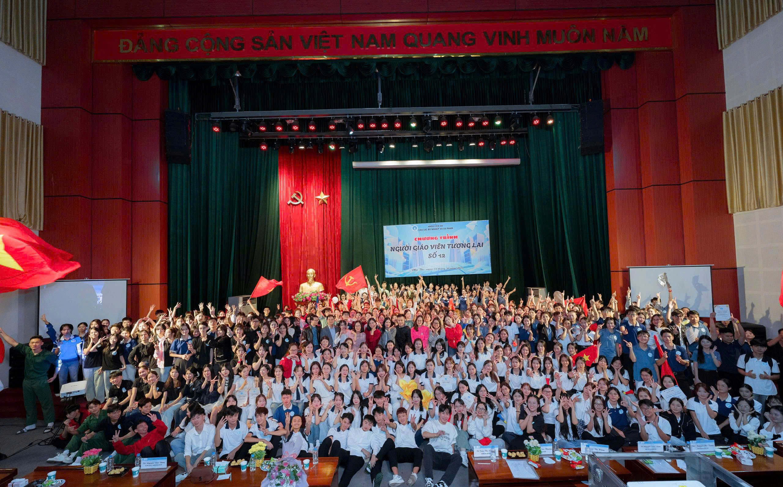 Khoa Lịch sử tổ chức thành công Chương trình