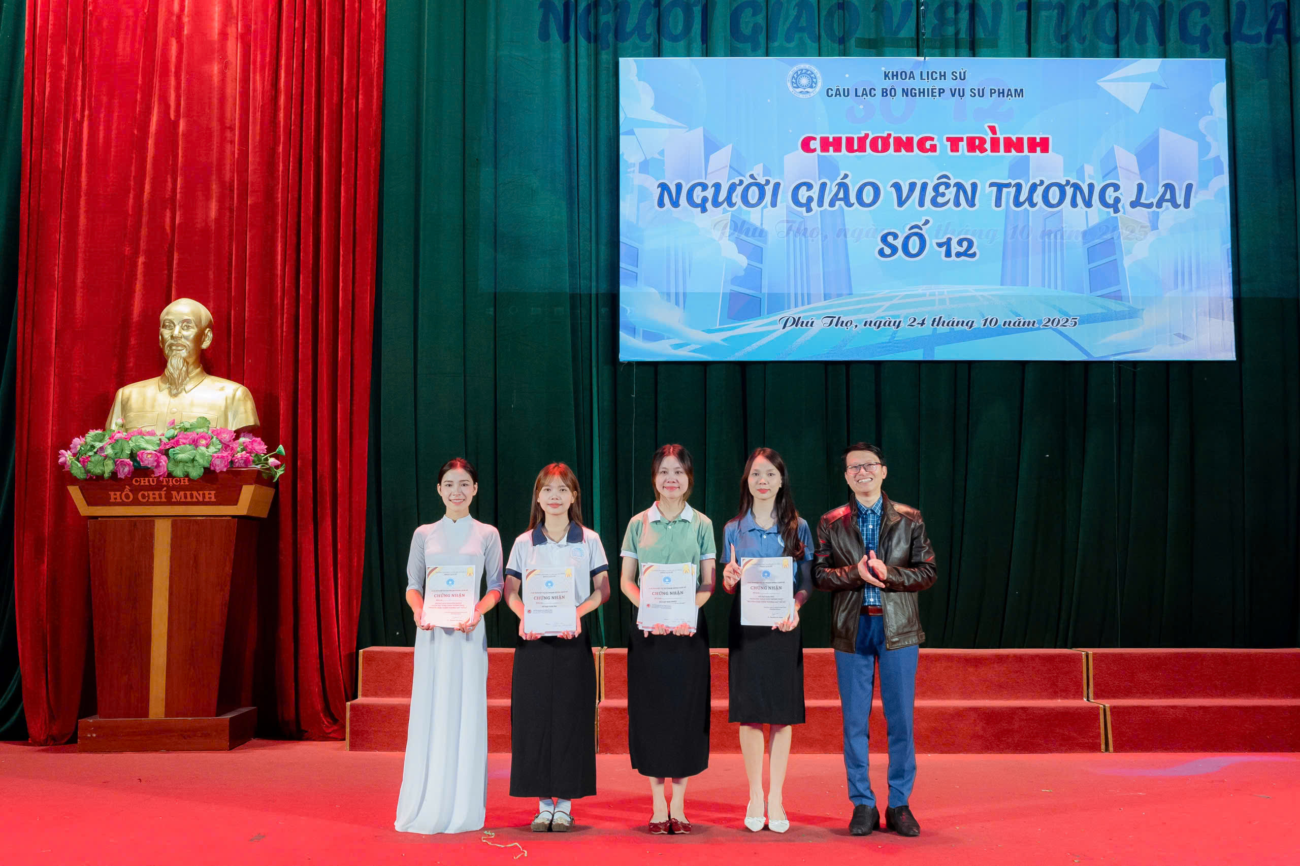 z7168296675210_bd430cfa01a54440184b7185aa809f1e