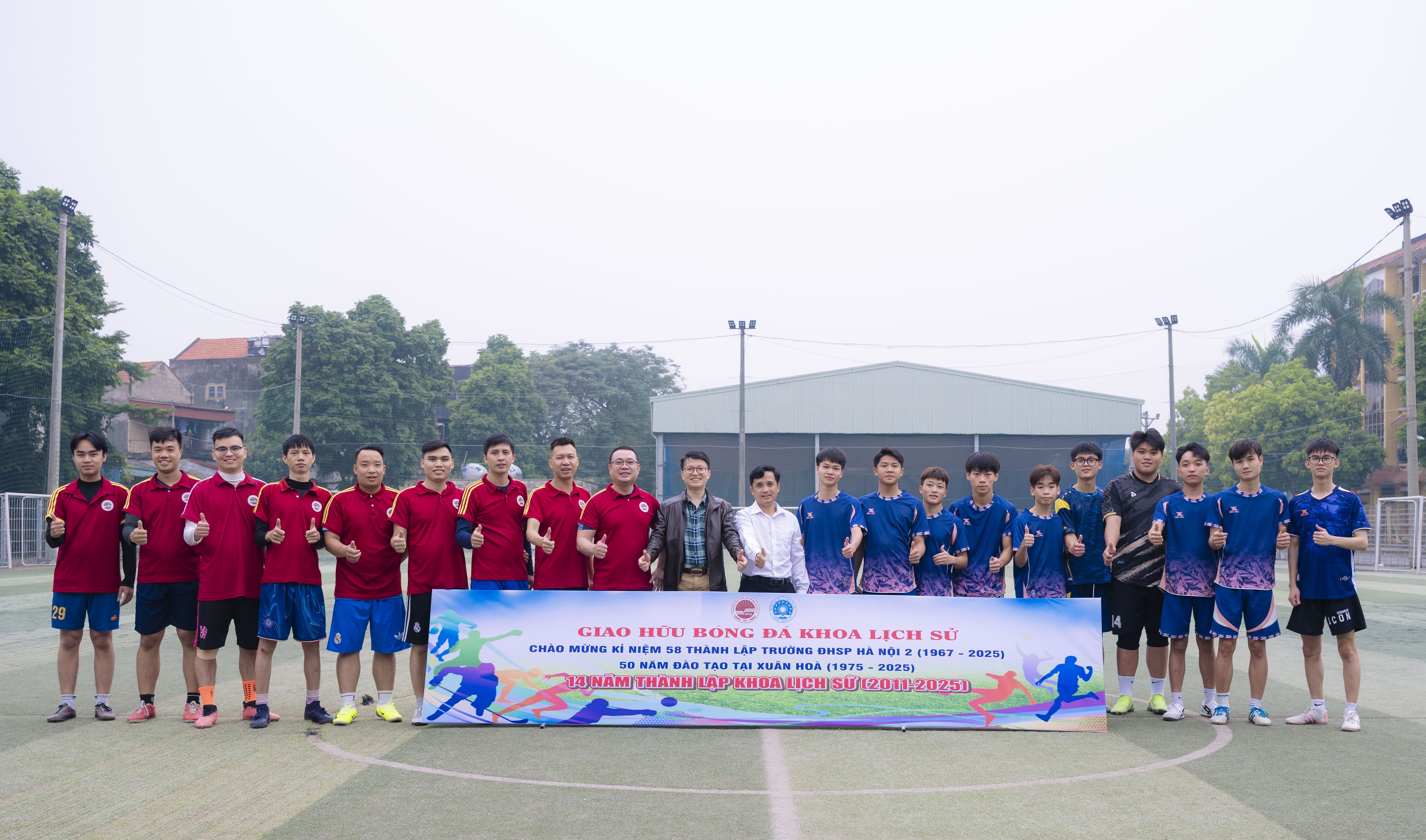 Giao hữu bóng đá giữa cựu sinh viên và sinh viên khoa Lịch sử