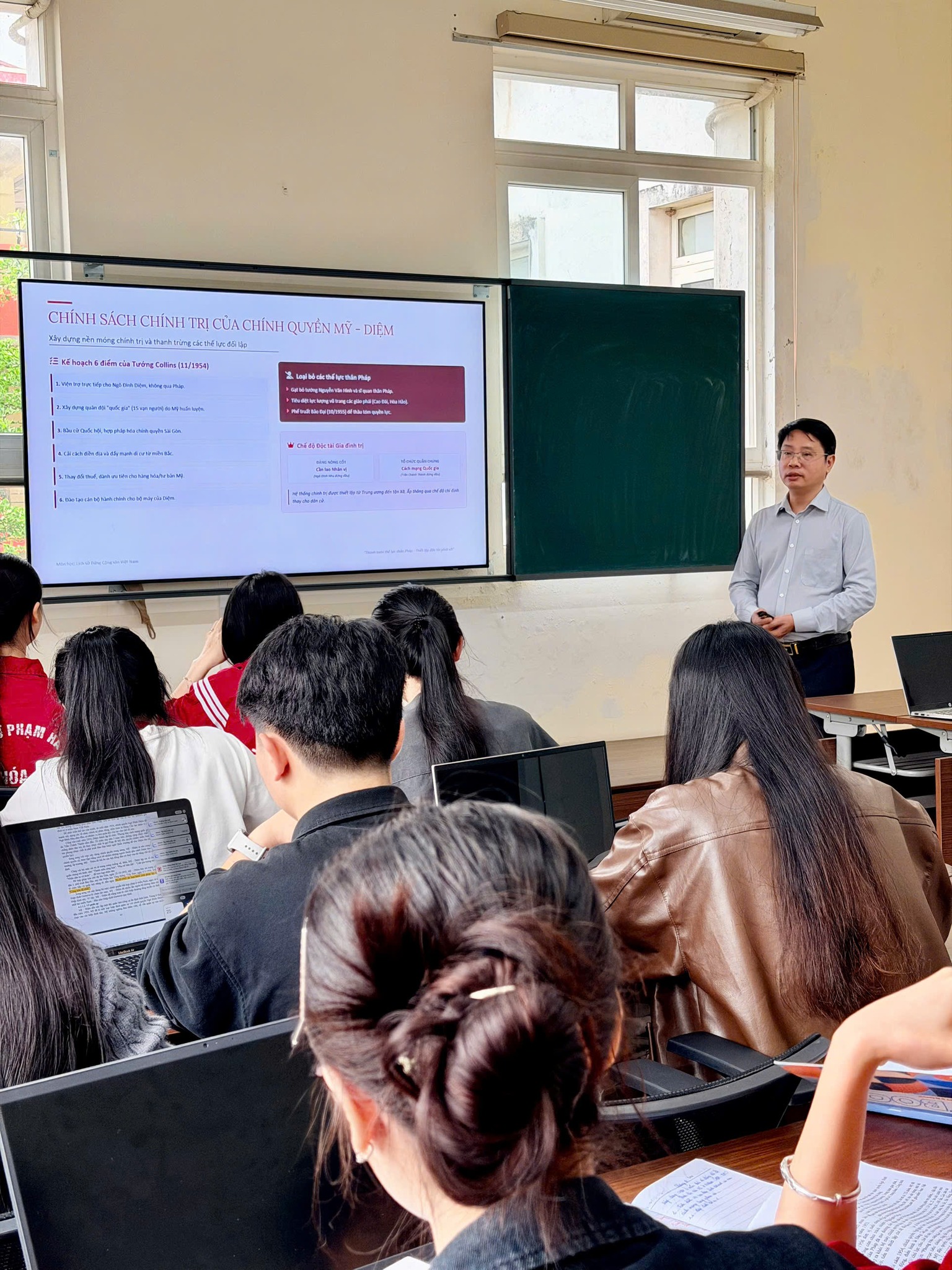 Chuỗi hoạt động chuyên môn chào mừng 15 năm ngày thành lập Khoa Lịch sử