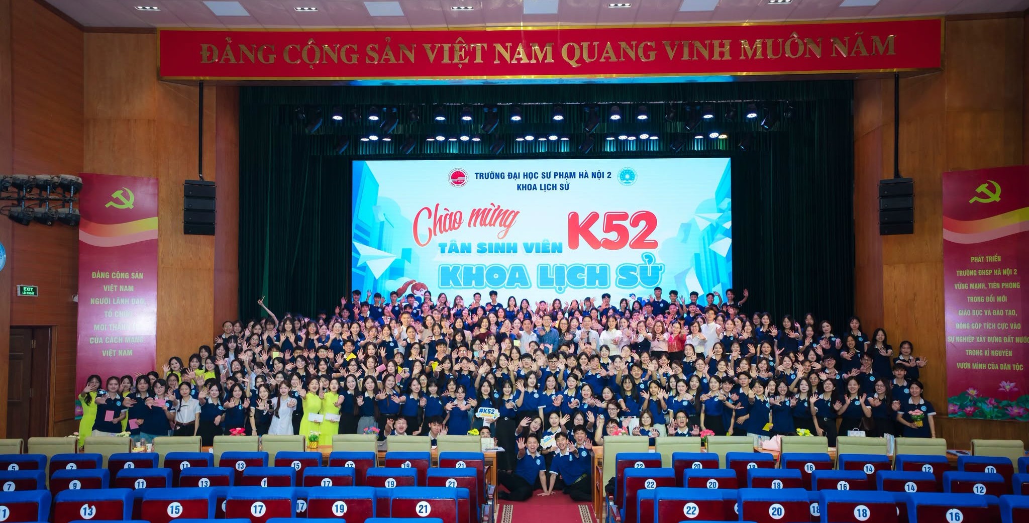 Khoa Lịch sử tưng bừng chào mừng Tân sinh viên K52