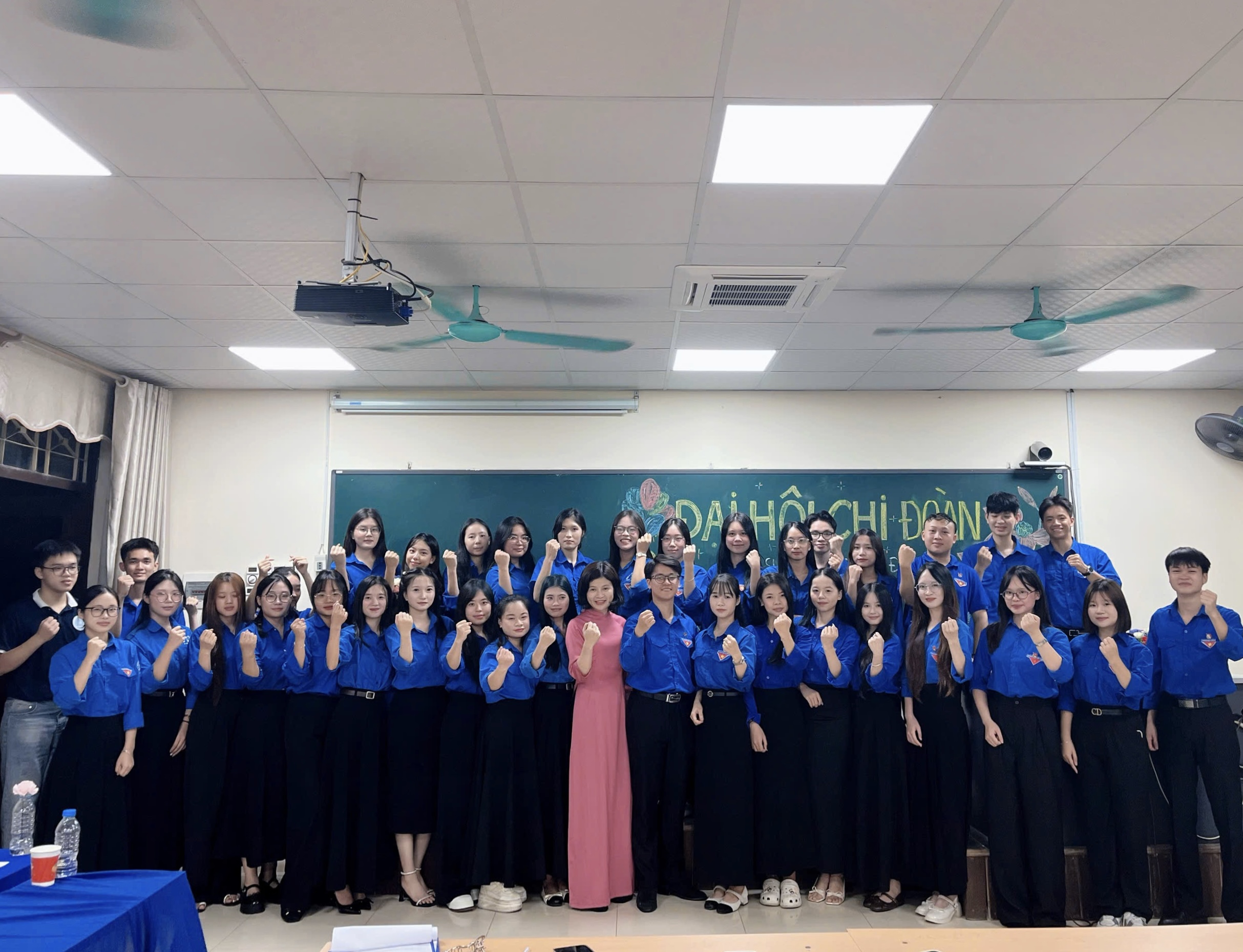 Tổ chức thành công đại hội các Chi đoàn – Chi hội khóa K49, K50, K51 khoa Lịch sử