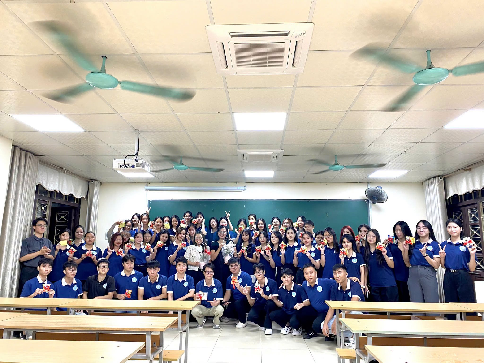 Giao lưu CLB Địa lí: Kết nối yêu thương, lan tỏa nhiệt huyết